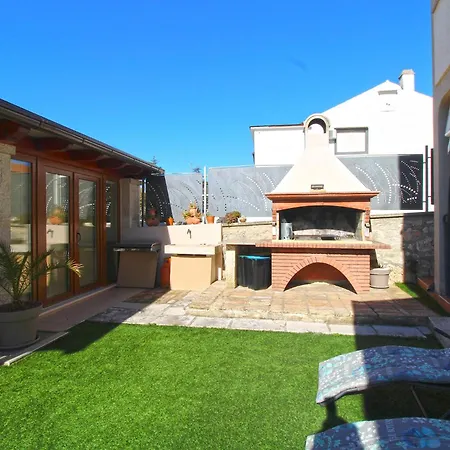 Kristina 1531 아파트 풀라